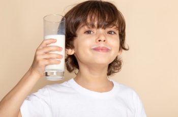 Intolerância à lactose: o que é, sintomas, tratamentos e causas