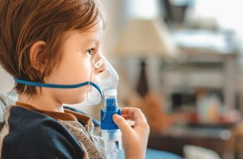 Fisioterapia respiratória: como ela pode ajudar as crianças com problemas pulmonares