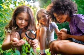 Brincadeiras ao ar livre melhoram saúde infantil